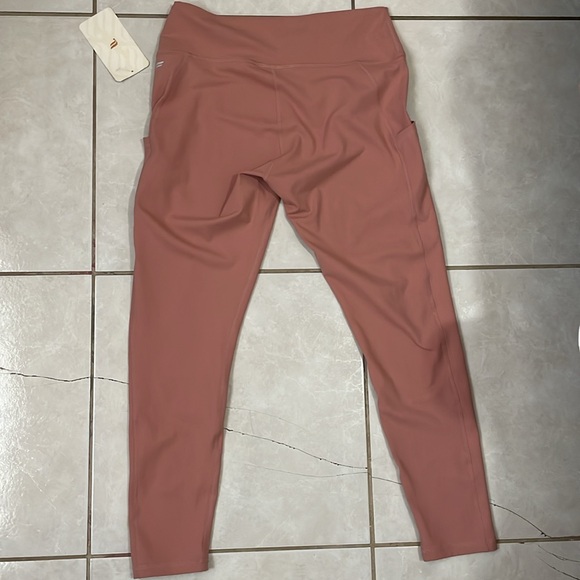 Fabletics high-waisted side pockets 7-8 legging. Pink/mauve. Size L. - Picture 2 of 7